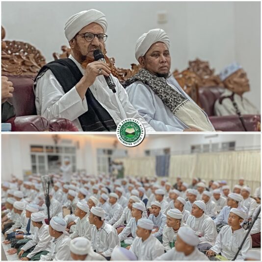 4DokumentasiRIHLAH DAKWAH Berama Syaikh Umar Bin Husein Al KhatibKe Ponpes Misbahul Munir Yg Diasuh Oleh ( Abuya Imam Turmudzi Hasyim )Ahad Malam Senin , 16 Februari 2025 (1)